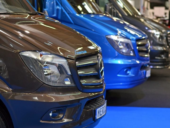 Noot Personenvervoer neemt 600 nieuwe bestelwagens van Mercedes-Benz in gebruik.