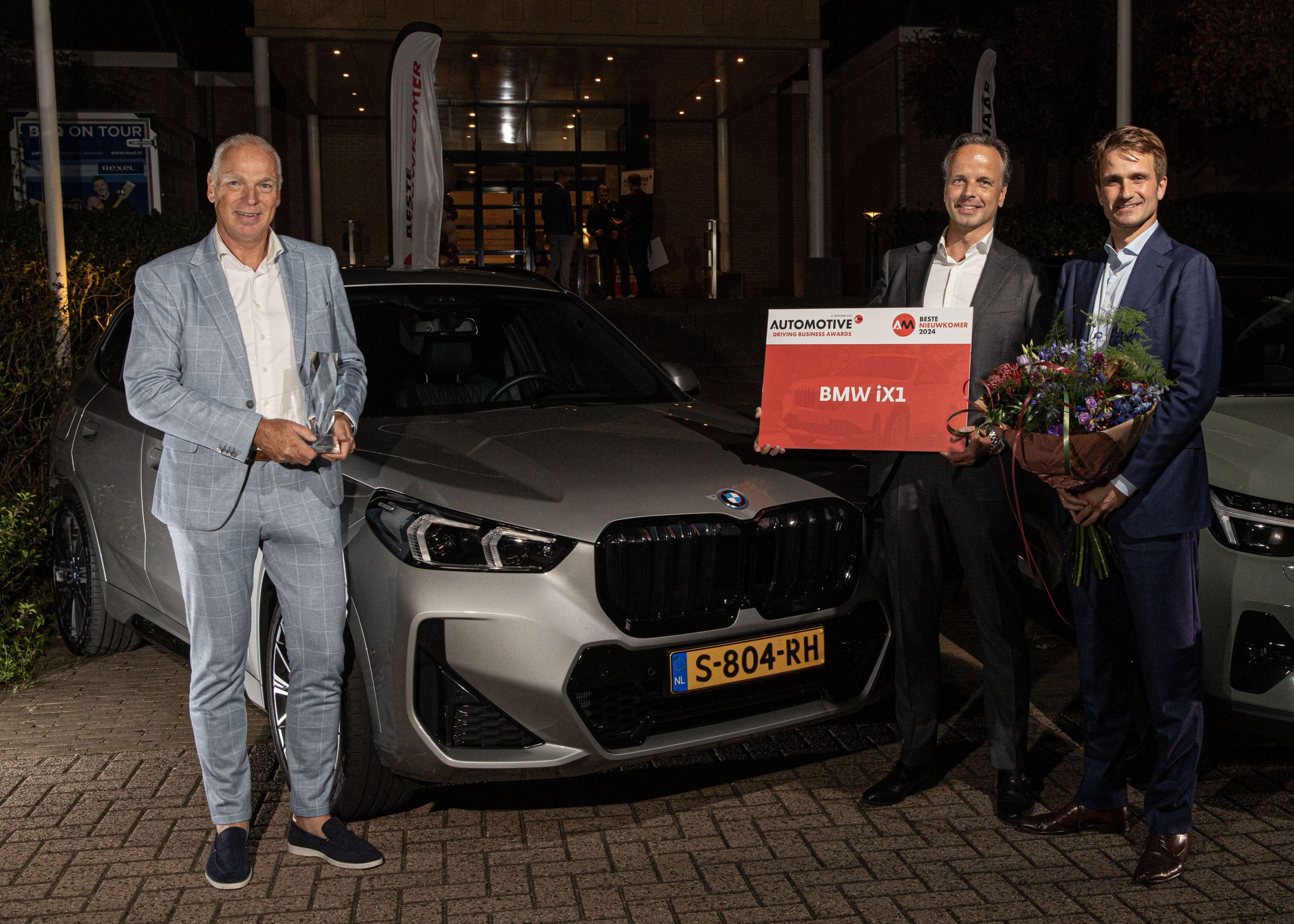 BMW iX1 wint de trofee voor Beste Nieuwkomer 2024. (Foto: Marcel Cazemier)