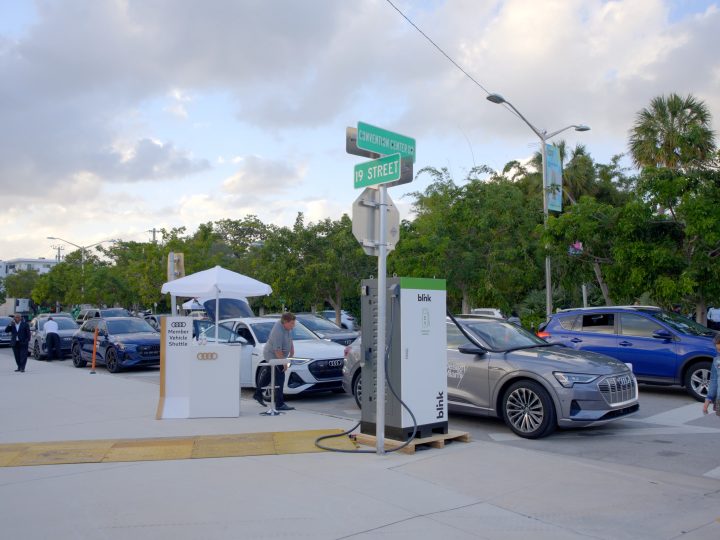 Een laadstation van Blink Charging in Miami Beach. (Foto: Shutterstock)